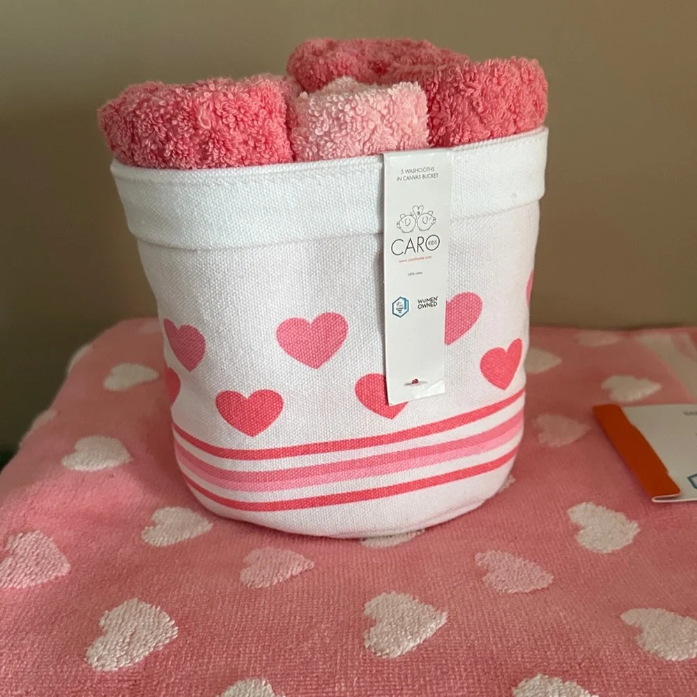 Caro Kids 2 Bath Towels 5 Washcloths Pink White Heart 🤍 💕 NEW!